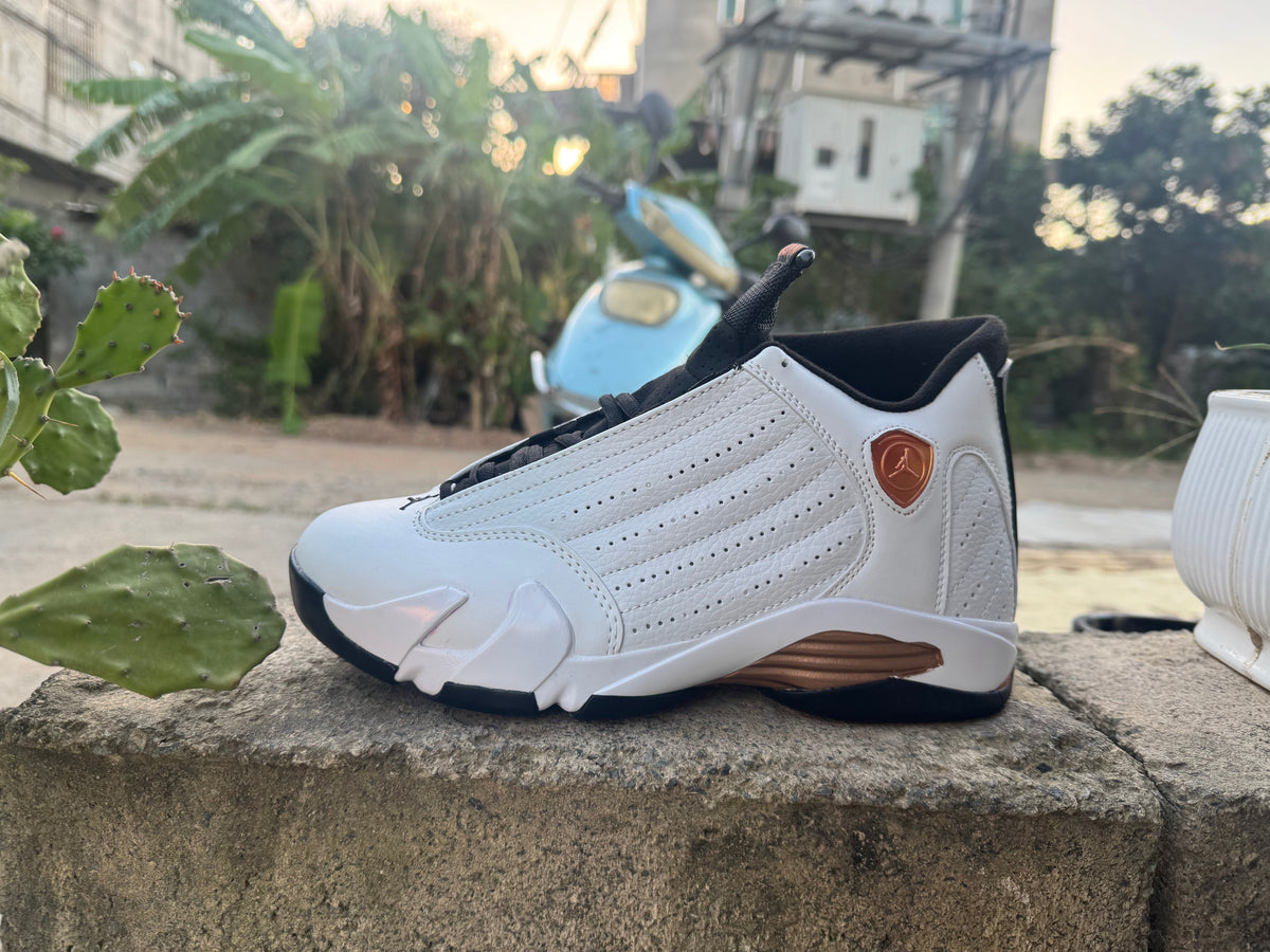 Air Jordan 14 Retro 'Black Toe' 2024 - product view 3