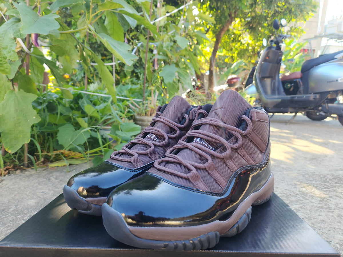 Air Jordan 11 Retro – Black/Brown - product view 3