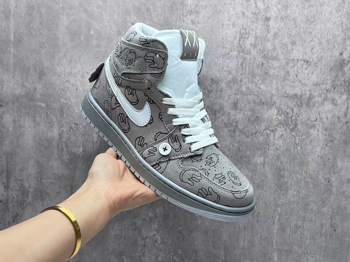 Air Jordan 1 Retro High OG Men's Sneaker - product view 3