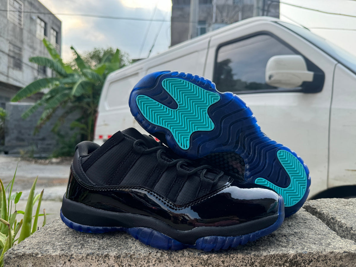 Air Jordan 11 Retro – Black/Gamma Blue - product view 1