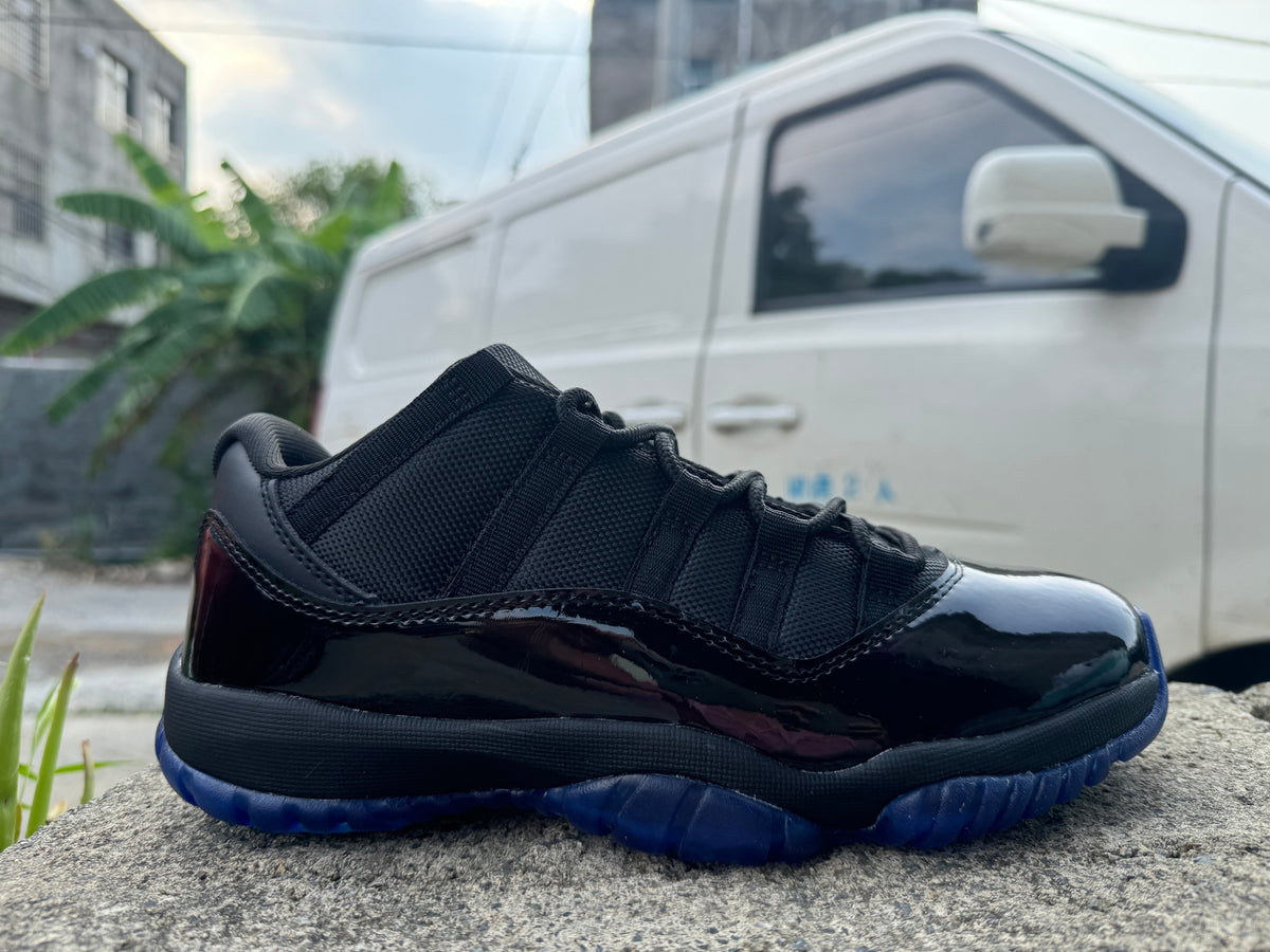 Air Jordan 11 Retro – Black/Gamma Blue - product view 3