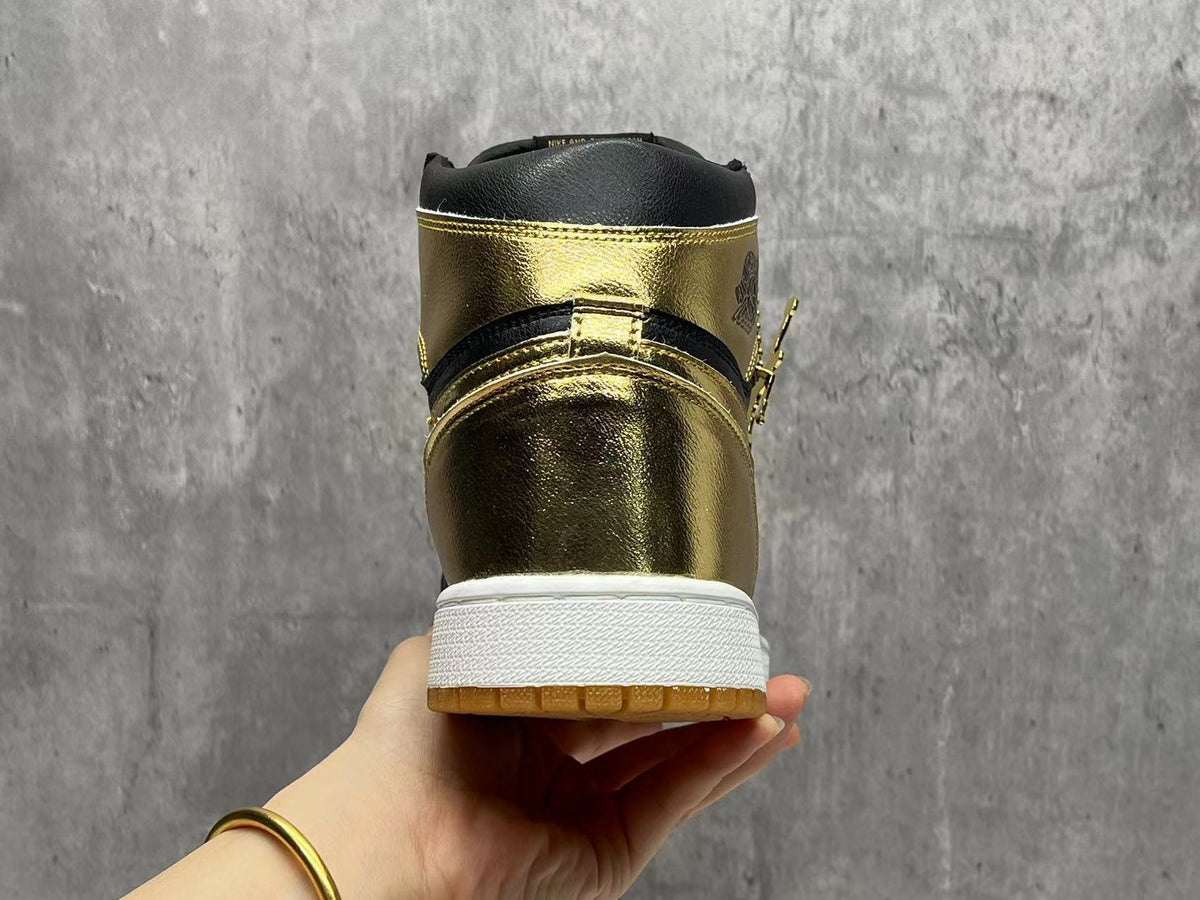 Air Jordan 1 Retro High OG – Black/Gold - product view 3