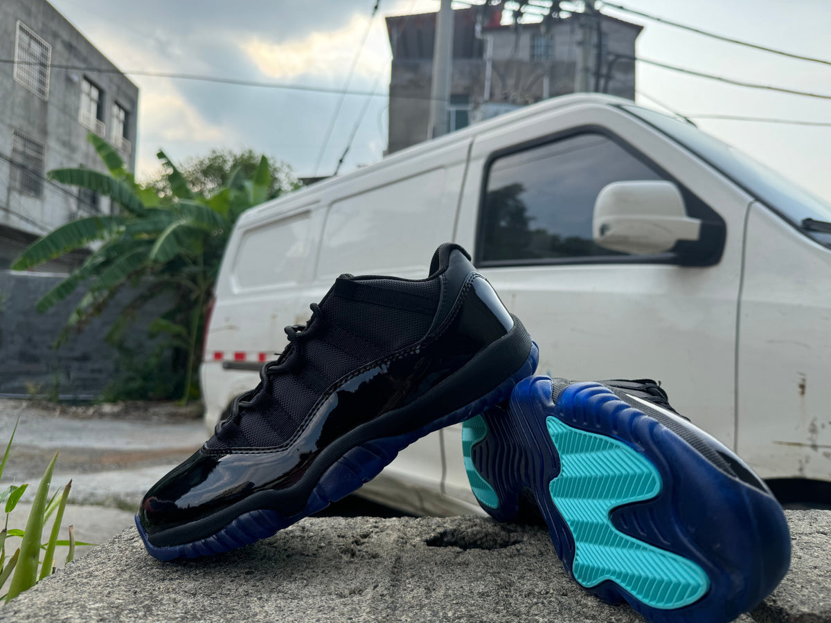 Air Jordan 11 Retro – Black/Gamma Blue - product view 2