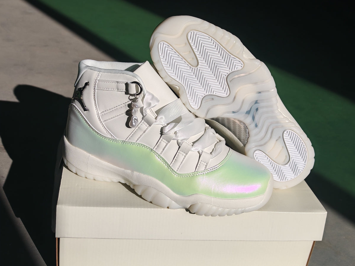Air Jordan 11 Retro 'Sail' Sail/Pearl Grey/White/Metallic Silver - product view 3